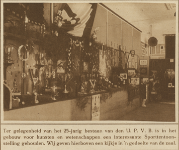 870644 Afbeelding van de sporttentoonstelling, georganiseerd door de Utrechtsche Provinciale Voetbalbond (U.P.V.B.) in ...